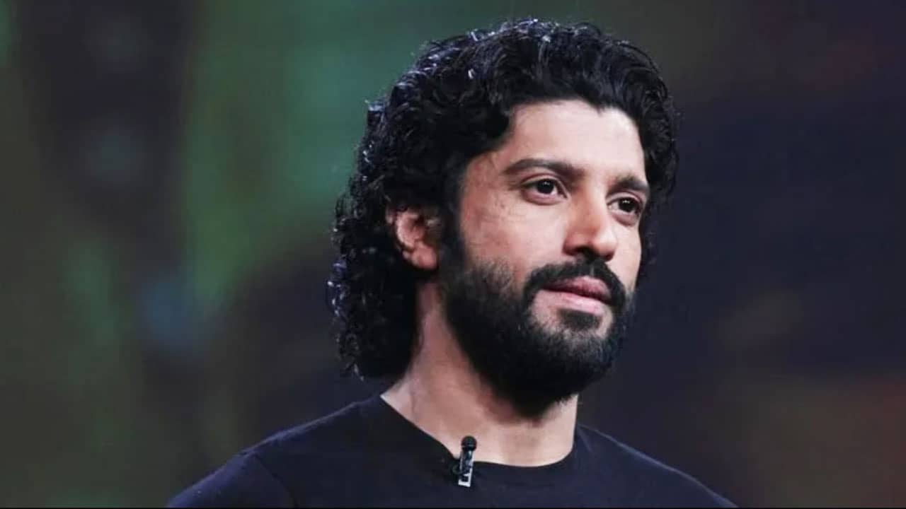 গাড়িতে তেল ভরতে দিয়ে ১২ লাখ টাকা খোয়ালেন ফারহান, ড্রাইভার গ্রেপ্তার- খবরটির স্থিরচিত্র