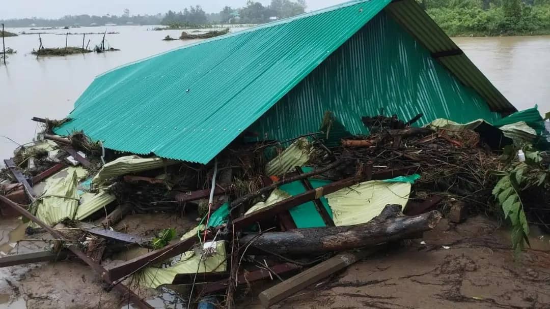 বাঁধের ৩৬ স্থানে ভাঙন, এবারও ক্ষতি কয়েক কোটি টাকা- খবরটির স্থিরচিত্র