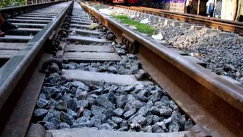 মিরসরাইয়ে ট্রেনের ধাক্কায় শিশুর মৃত্যু- খবরের থাম্বনেইল ফটো