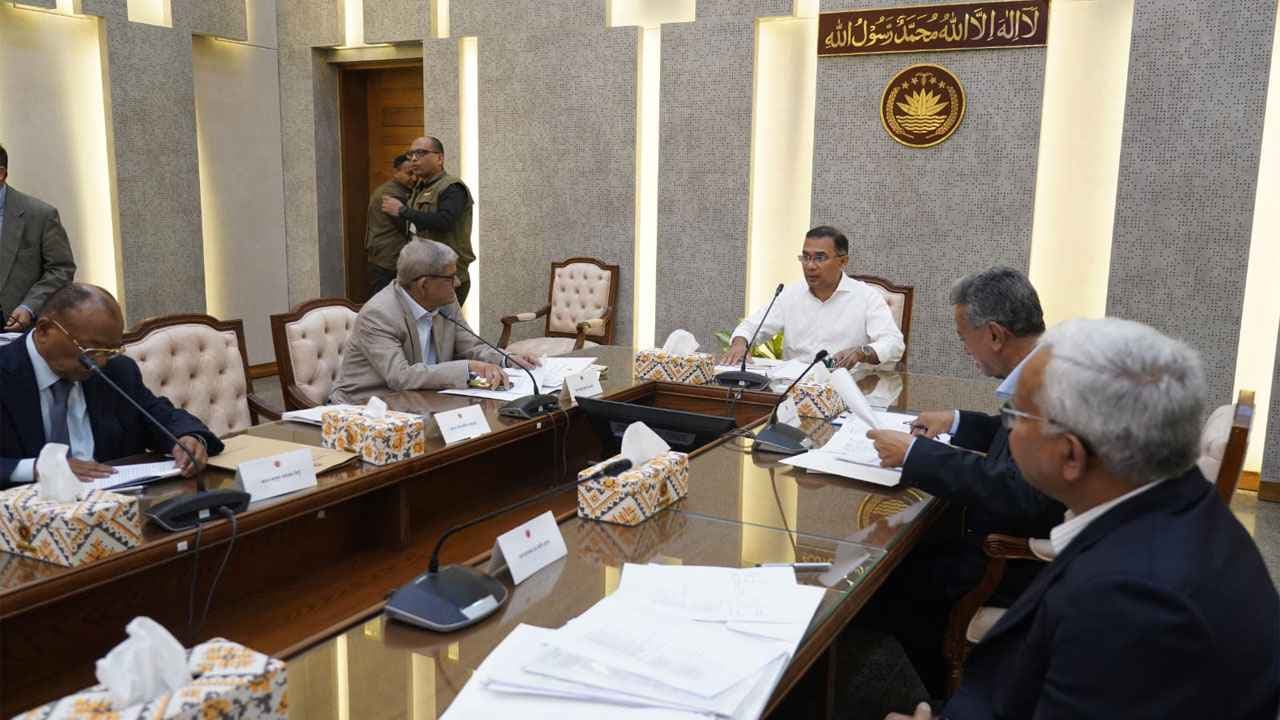 ‘ফ্যামিলি কার্ড’ চালুর বিষয়ে মন্ত্রীদের সঙ্গে বৈঠকে প্রধানমন্ত্রী- খবরের থাম্বনেইল ফটো