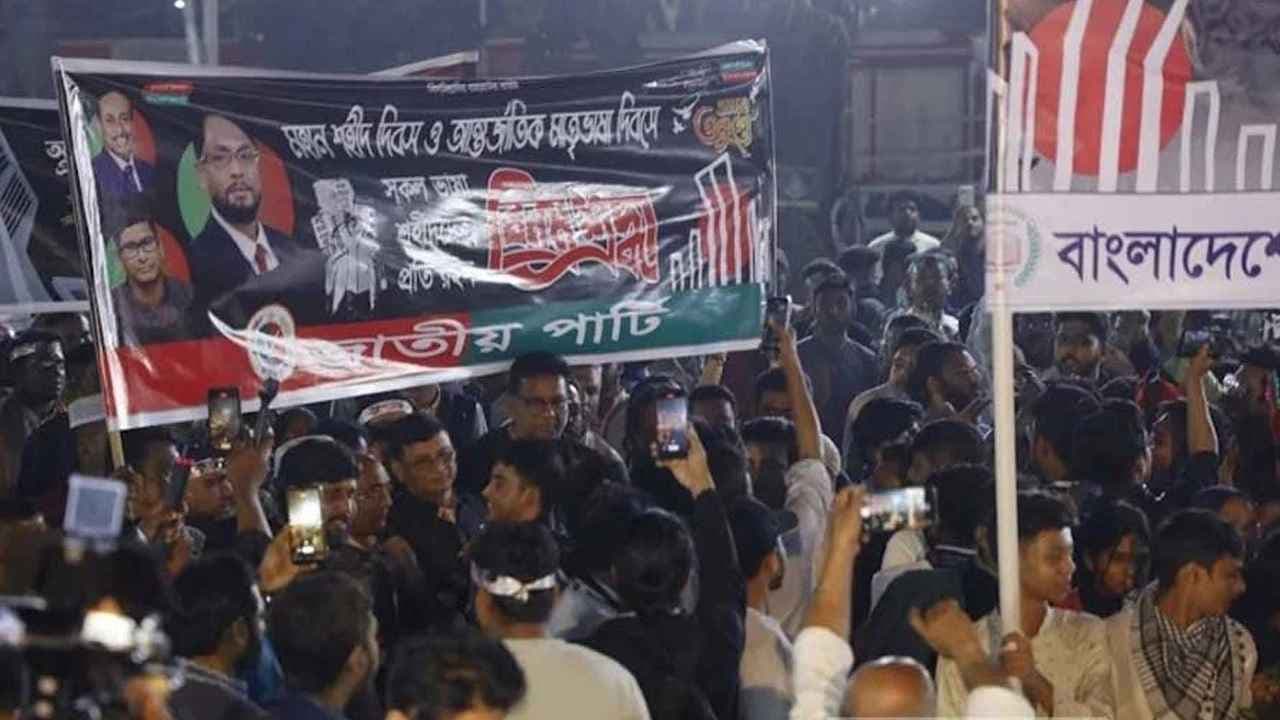 শহীদ মিনারে তোপের মুখে জাতীয় পার্টি- খবরের থাম্বনেইল ফটো