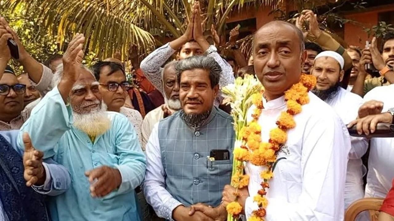 ঝিনাইদহ–১ আসনে সৌহার্দ্যের দৃষ্টান্ত; বিজয়ী প্রার্থীর ফুলেল শুভেচ্ছা প্রতিদ্বন্দ্বীর জন্য- খবরের থাম্বনেইল ফটো