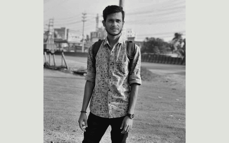 জাবির শেরে বাংলা হলে ঝুলছে শিক্ষার্থীর লাশ- খবরের থাম্বনেইল ফটো