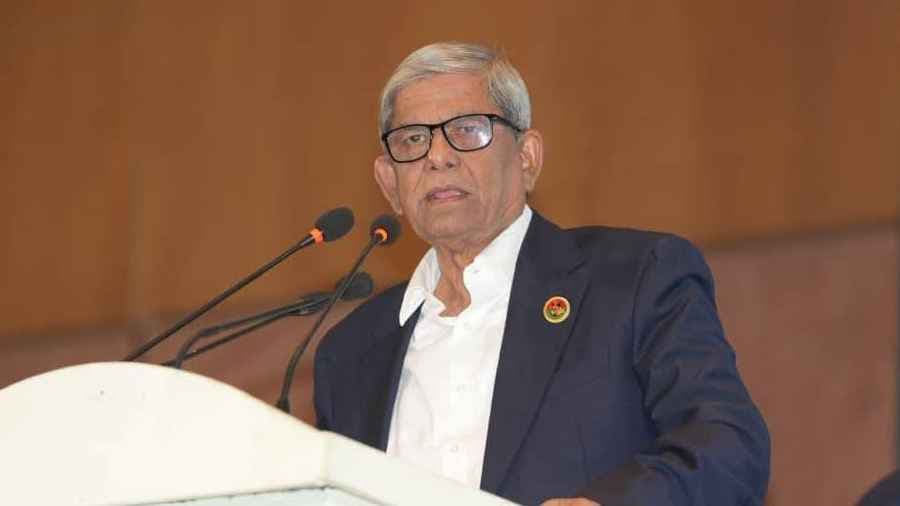 চাঁদাবাজির তথ্য জানতে ওয়েবসাইট চালু করেছেন মির্জা ফখরুল- খবরের থাম্বনেইল ফটো