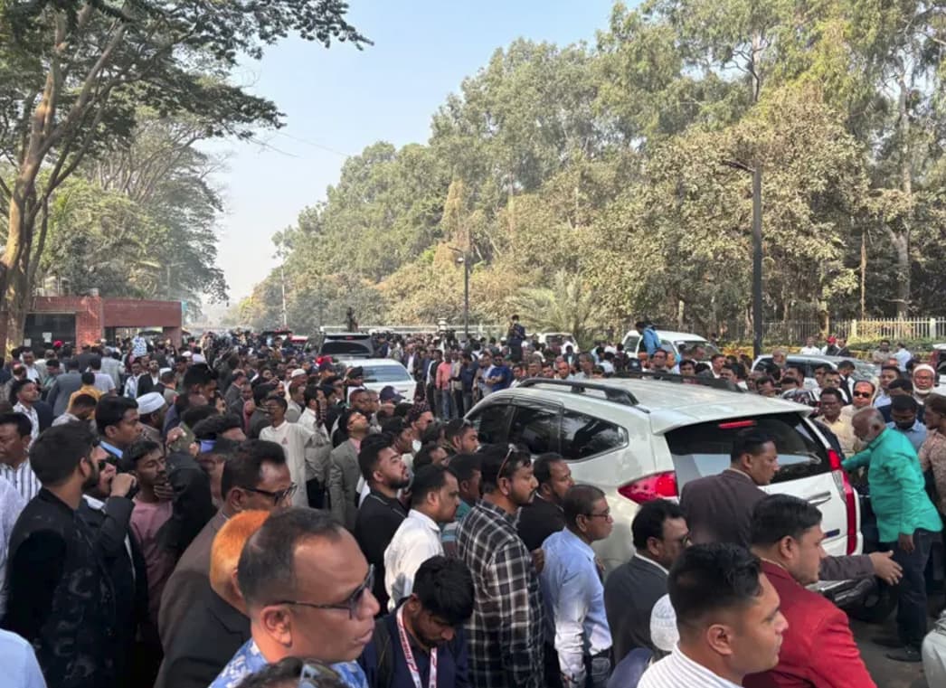 শপথ নিতে জাতীয় সংসদে এমপিরা- খবরের থাম্বনেইল ফটো