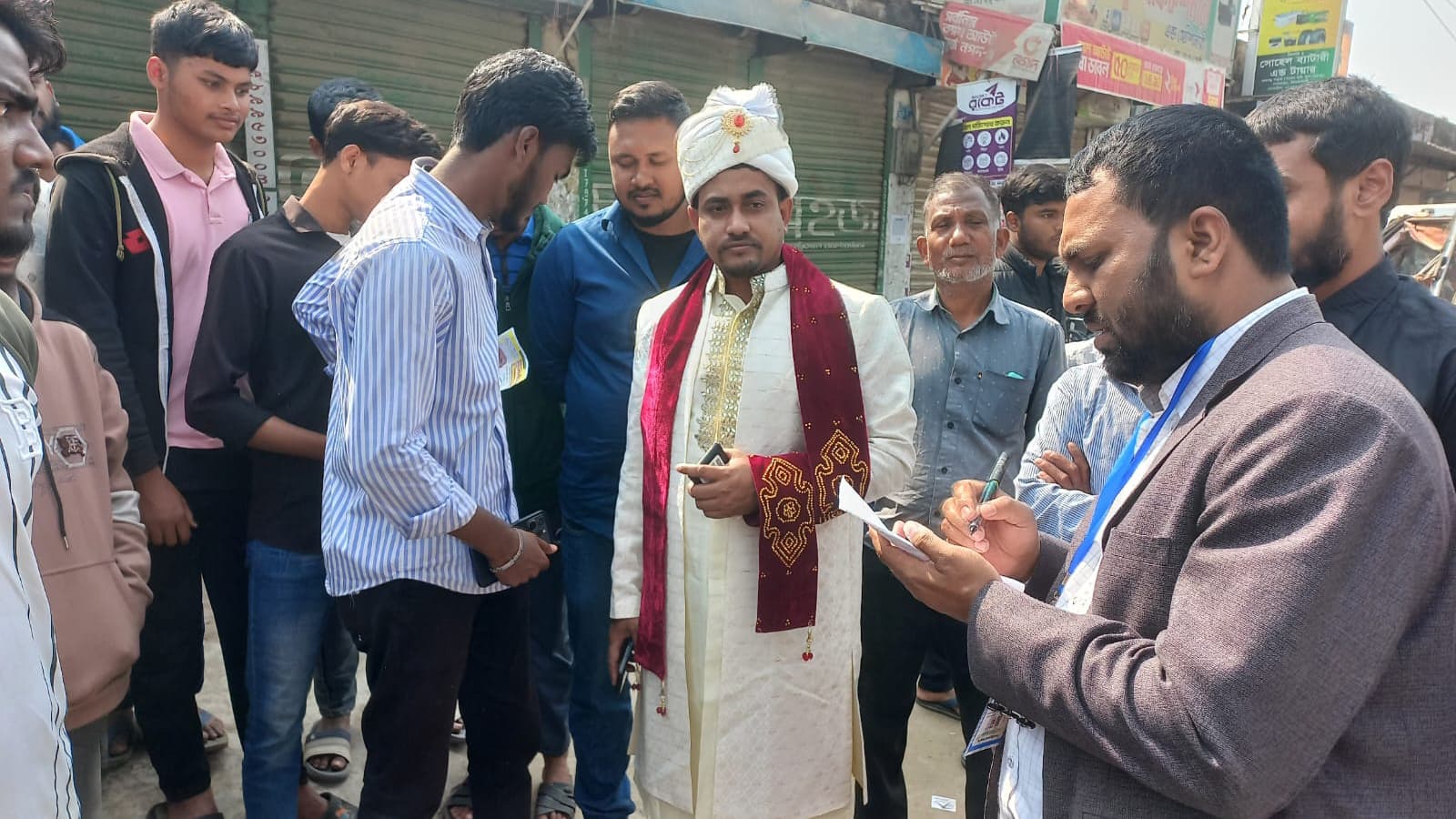 ‘আগে ভোট, পরে বিয়ে’ — নাগরিক দায়িত্ব পালনে অনন্য দৃষ্টান্ত সৈয়দপুরের তরুণের- খবরের থাম্বনেইল ফটো