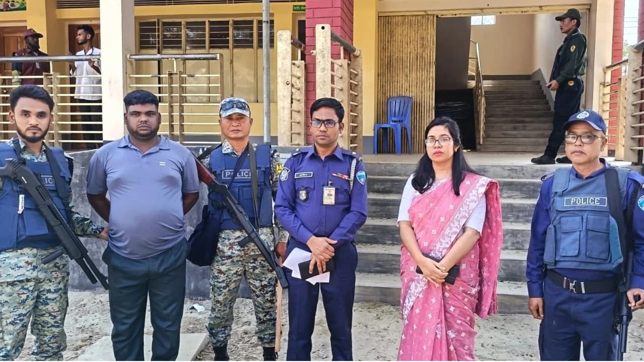 ৫৪ বছরের প্রথা ভেঙে ভোট দিলেন চাঁদপুরের ১০ হাজার নারী ভোটার- খবরের থাম্বনেইল ফটো