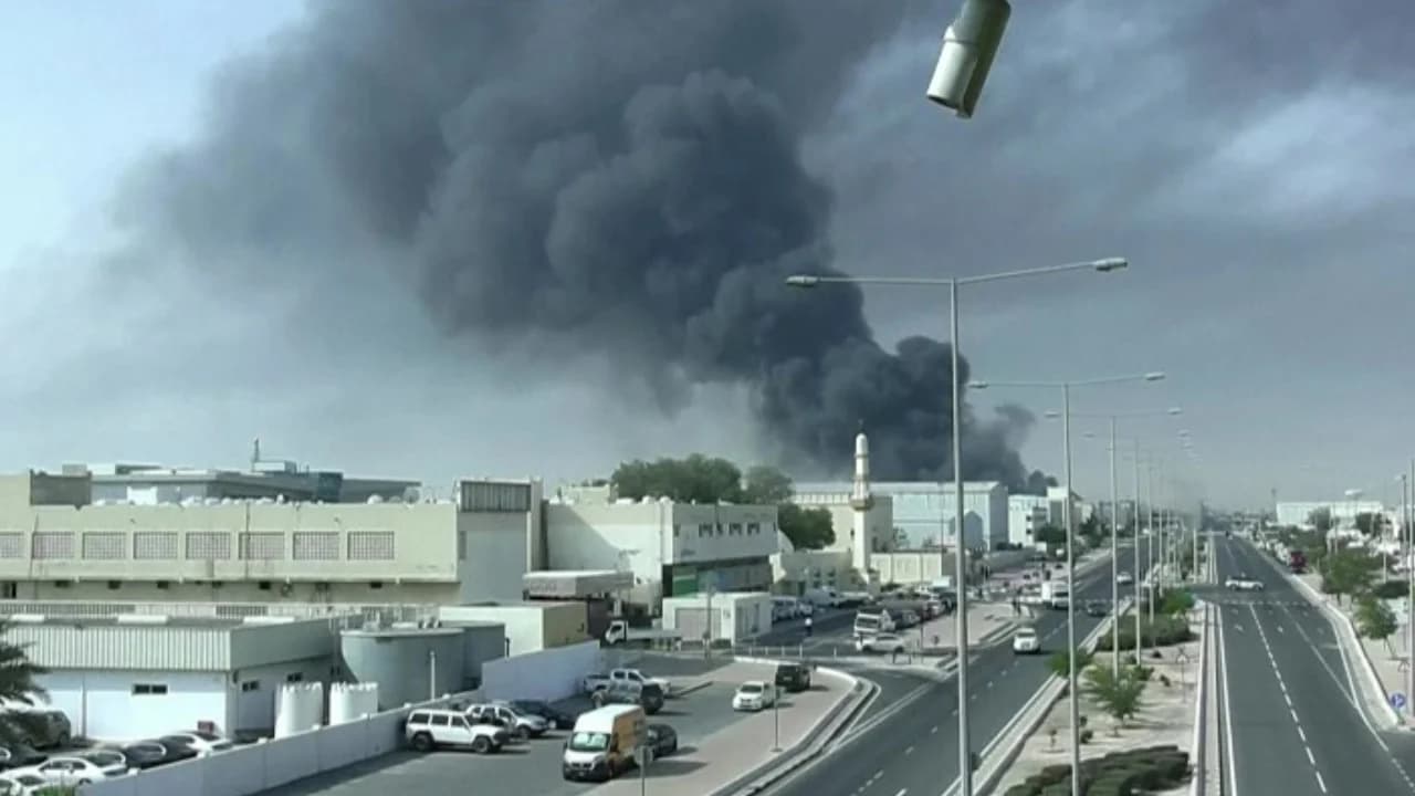 আমিরাতে ইরানের ২ হাজার ক্ষেপণাস্ত্র ও ড্রোন হামলা- খবরের থাম্বনেইল ফটো