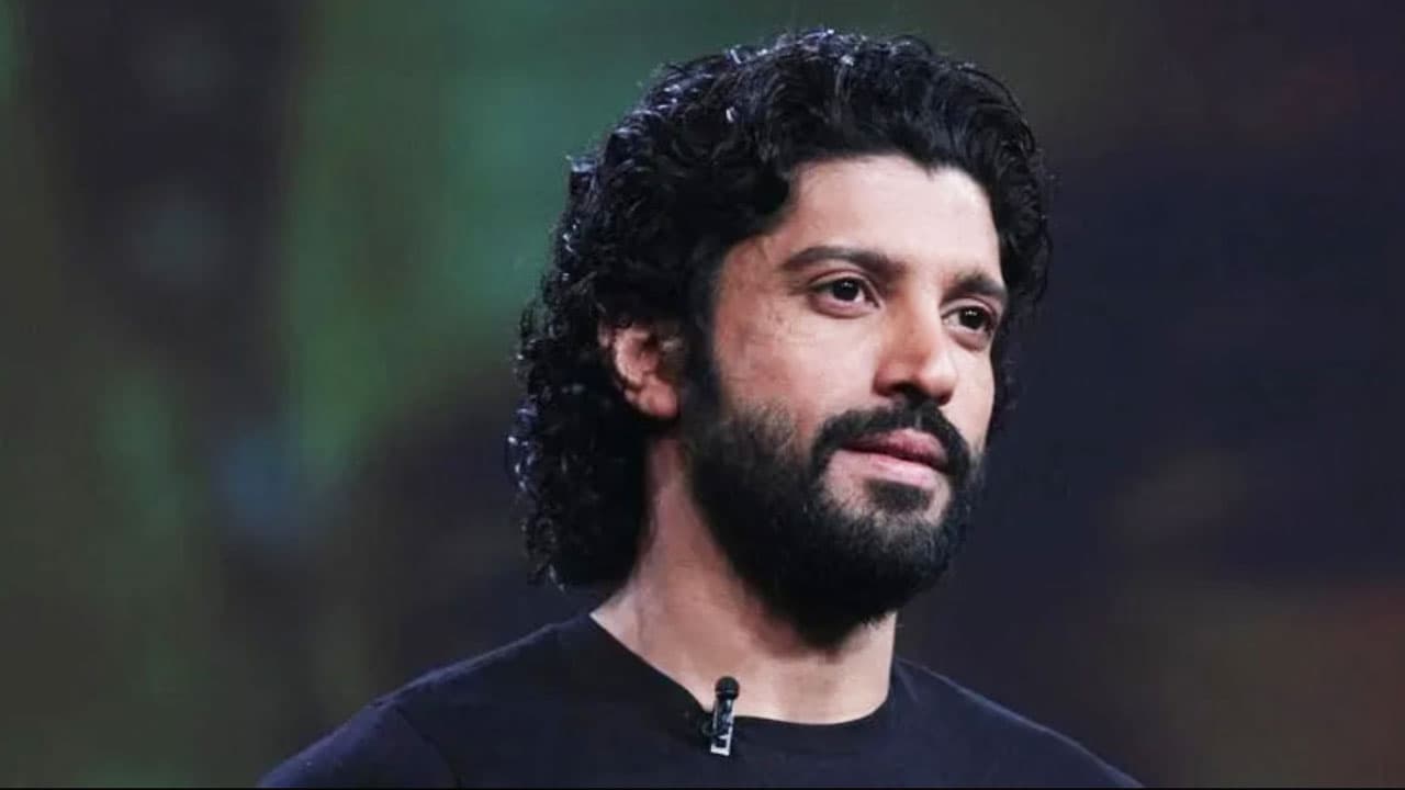 গাড়িতে তেল ভরতে দিয়ে ১২ লাখ টাকা খোয়ালেন ফারহান, ড্রাইভার গ্রেপ্তার- খবরের থাম্বনেইল ফটো