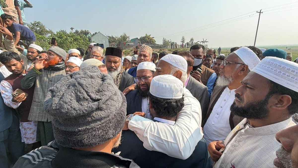 ক্যাম্পেইনে মারা যাওয়া কিশোরগঞ্জের সেই রিকশাচালকের বাড়িতে জামায়াত আমির- খবরের থাম্বনেইল ফটো