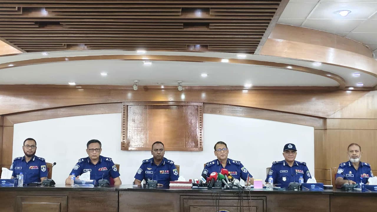 আসন্ন নির্বাচনে পলাতক ফ্যাসিস্ট শক্তি মোকাবিলাই বড় চ্যালেঞ্জ : আইজিপি- খবরের ইমেজ Image