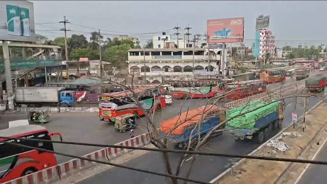 ঈদ যাত্রায় ঢাকা-চট্টগ্রাম মহাসড়কে কুমিল্লার অংশে স্বস্তি- খবরের থাম্বনেইল ফটো