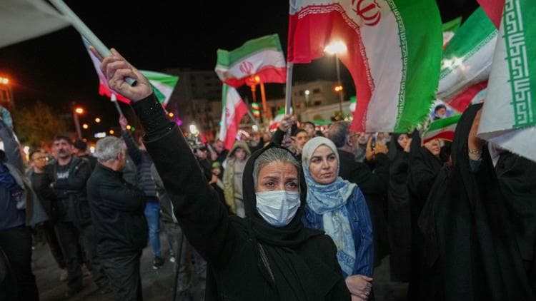 যুদ্ধবিরতির প্রস্তাব প্রত্যাখ্যান করেছে ইরান: রাষ্ট্রীয় গণমাধ্যম- খবরের থাম্বনেইল ফটো