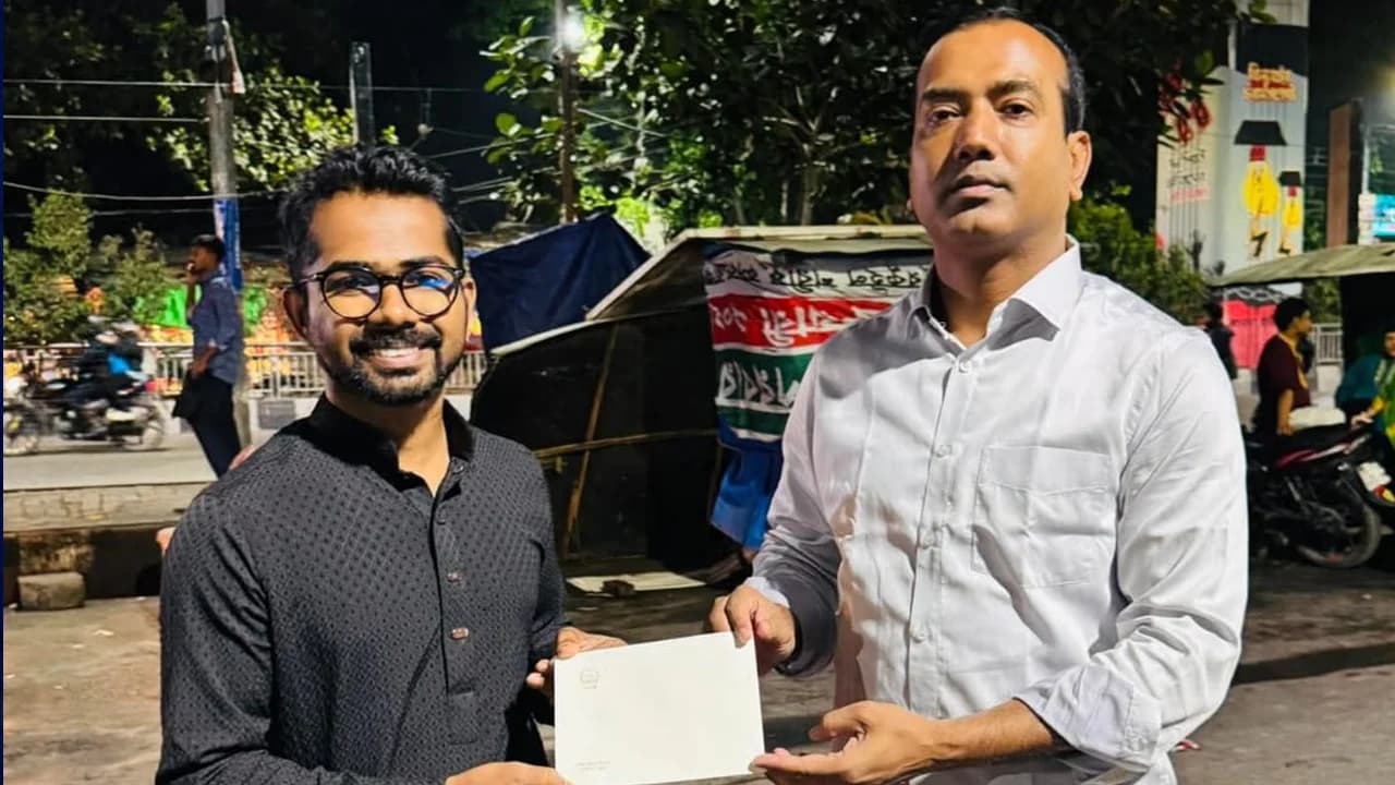 গণভোট নিয়ে ‘নয়ছয় নয়’ বলে সরকারকে হুঁশিয়ারি জবি ছাত্রদল সমর্থিত ভিপি প্রার্থীর- খবরের থাম্বনেইল ফটো