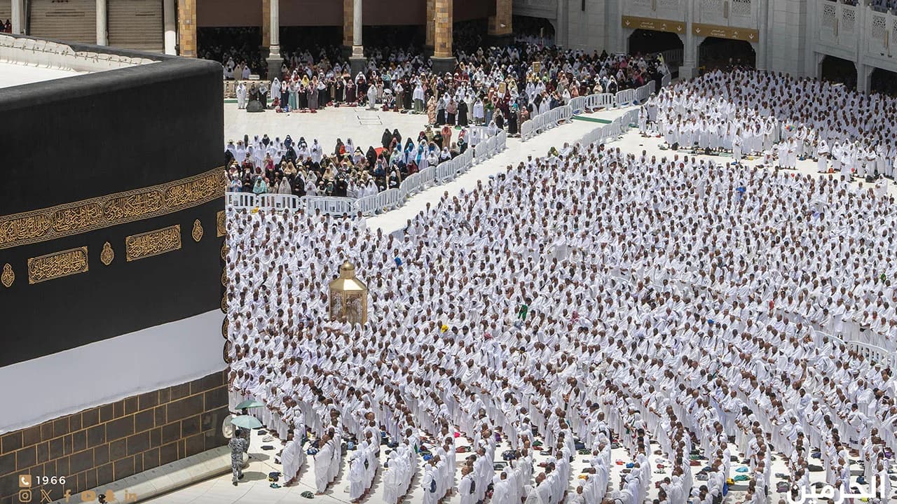 মক্কা ও মদিনায় আজ পবিত্র কোরআন খতম- খবরের থাম্বনেইল ফটো