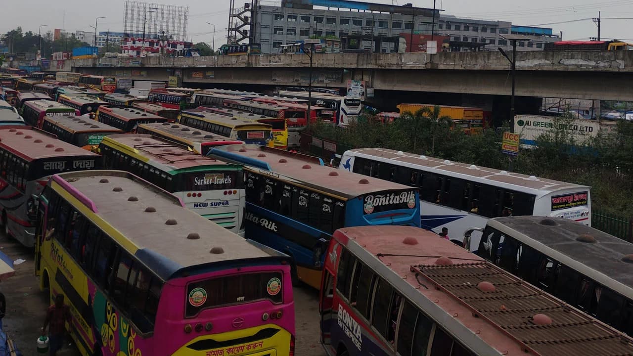ঢাকা-টাঙ্গাইল মহাসড়কে ঈদে ঘরমুখী যাত্রীদের চাপ- খবরের থাম্বনেইল ফটো