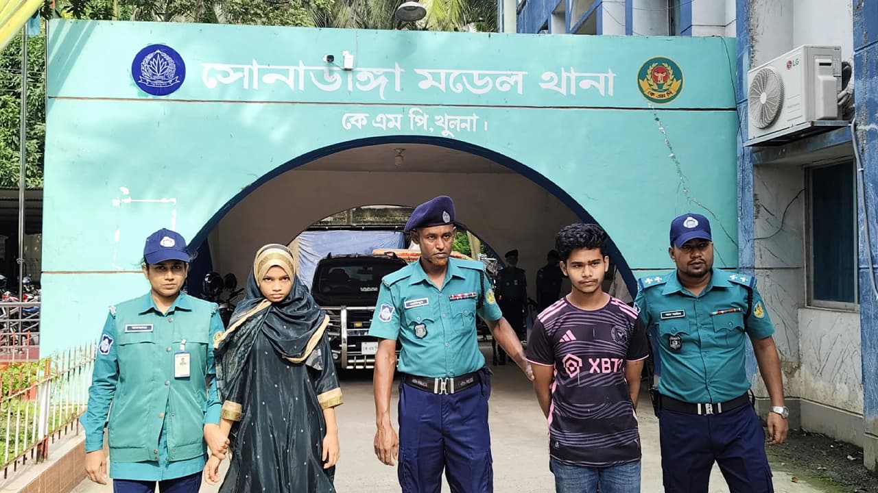 বাবা হত্যায় কিশোর ছেলে ও ছেলের নববিবাহিত স্ত্রীর দায় স্বীকার- খবরের ইমেজ Image