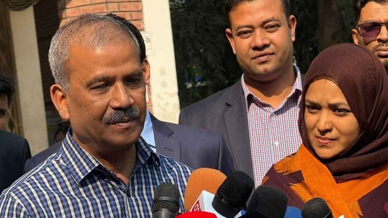 ১৪ ফেব্রুয়ারির মধ্যে ভোটের ফলাফলের গেজেট হবে: আসিফ নজরুল- খবরের থাম্বনেইল ফটো