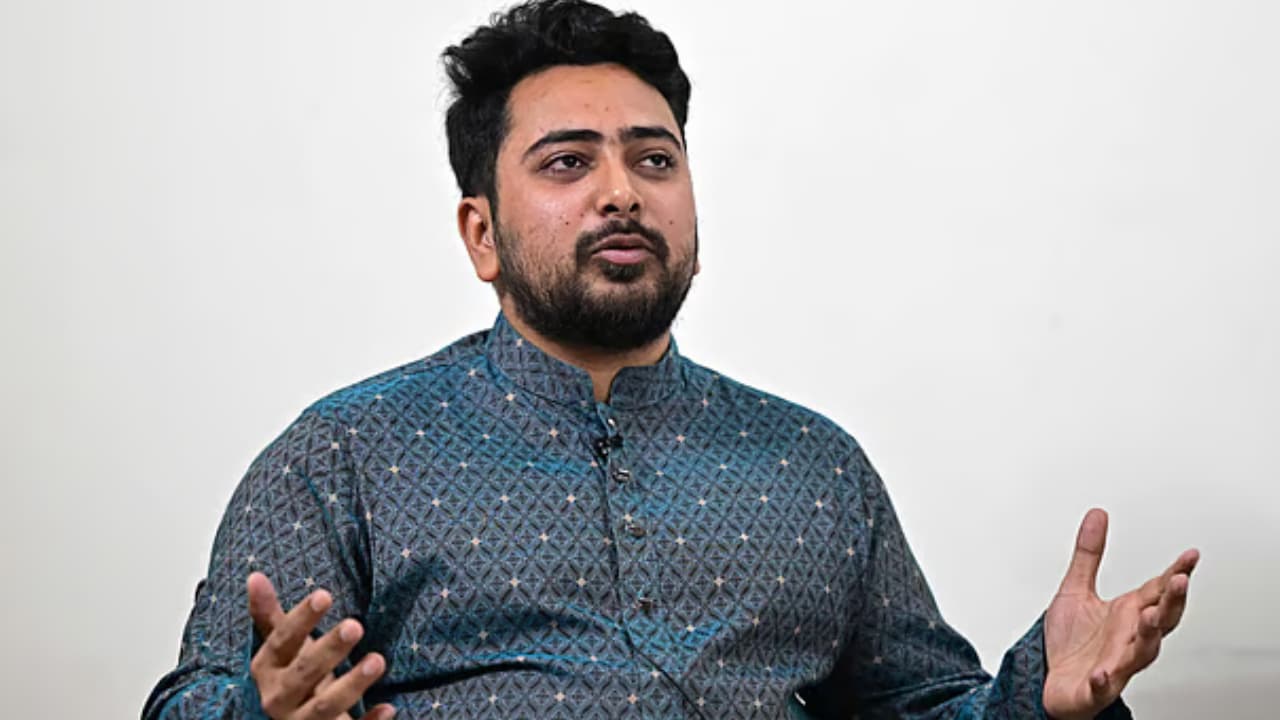 ছাত্রনেতাদের বিরুদ্ধে মামলা দায়েরের অপচেষ্টা, নাহিদ ইসলামের নিন্দা- খবরের থাম্বনেইল ফটো