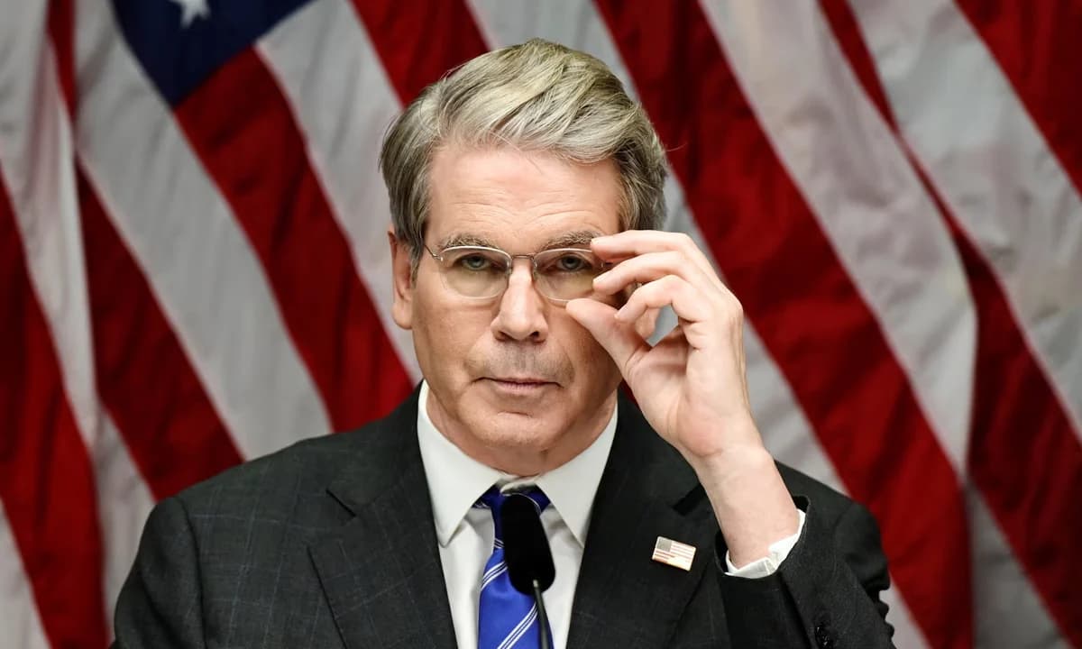 হরমুজে ইরানের সামরিক ঘাঁটি ধ্বংস না হওয়া পর্যন্ত অভিযান চালাবে যুক্তরাষ্ট্র- খবরের থাম্বনেইল ফটো