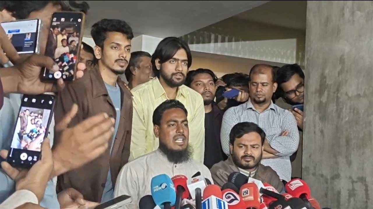 তারেক-নাহিদ বৈঠক রাজনৈতিক সংস্কৃতিতে পরিবর্তনের আভাস: আখতার- খবরের থাম্বনেইল ফটো