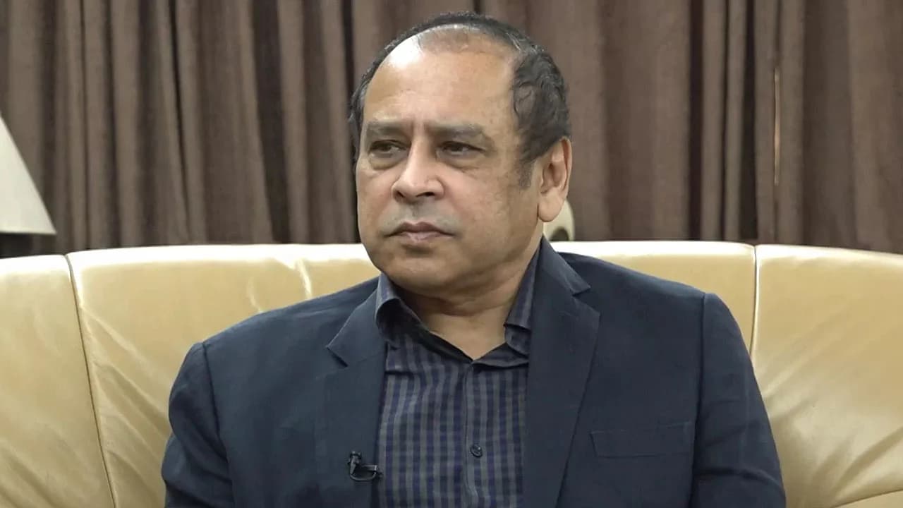 ড. রেজা কিবরিয়াকে অর্থমন্ত্রী করার দাবি জোরালো- খবরের থাম্বনেইল ফটো