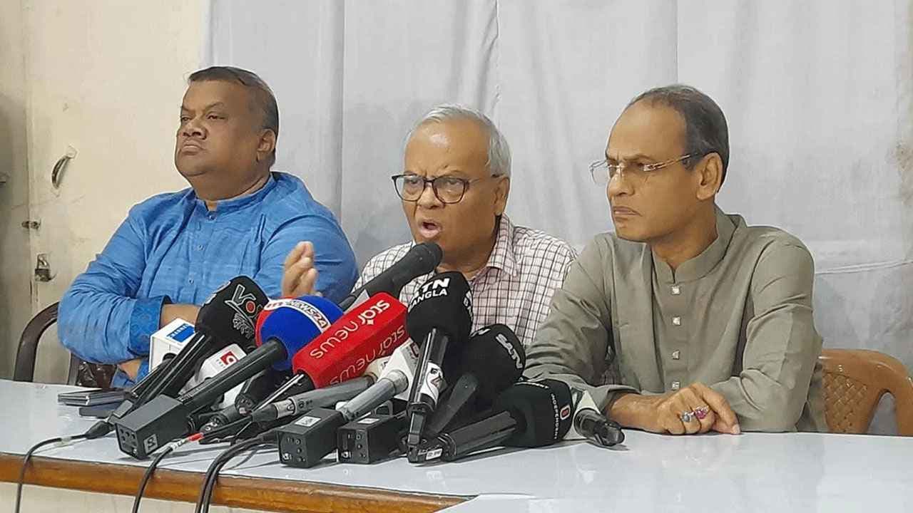 প্রধানমন্ত্রীকে নিয়ে অব্যাহত বিষোদগার করছে বিরোধীপক্ষ: রিজভী- খবরের থাম্বনেইল ফটো