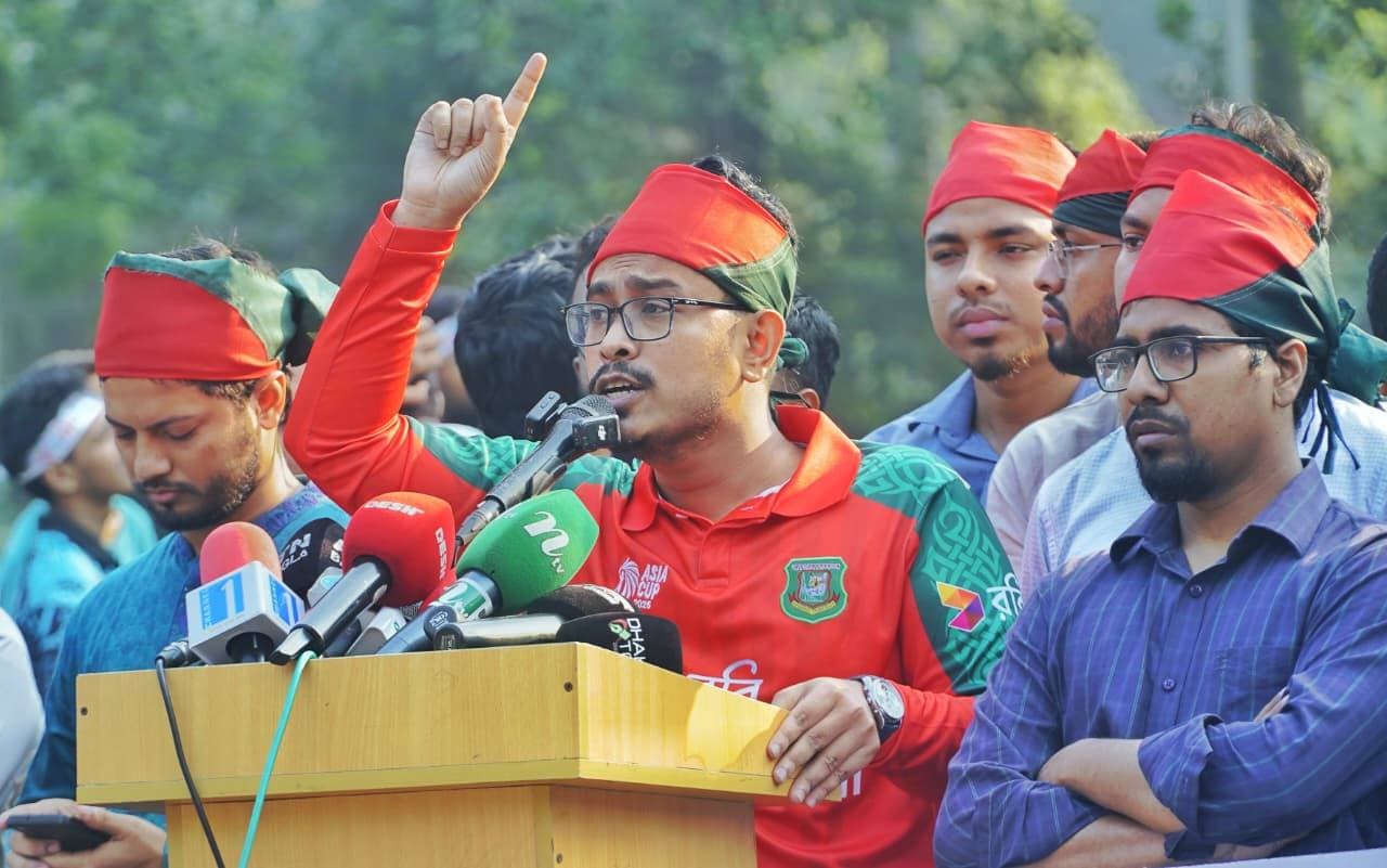 ‘বিএনপি সিদ্ধান্ত থেকে সরে না এলে ‘জুলাই প্রজন্ম’ রাজপথে নামবে’- খবরের থাম্বনেইল ফটো