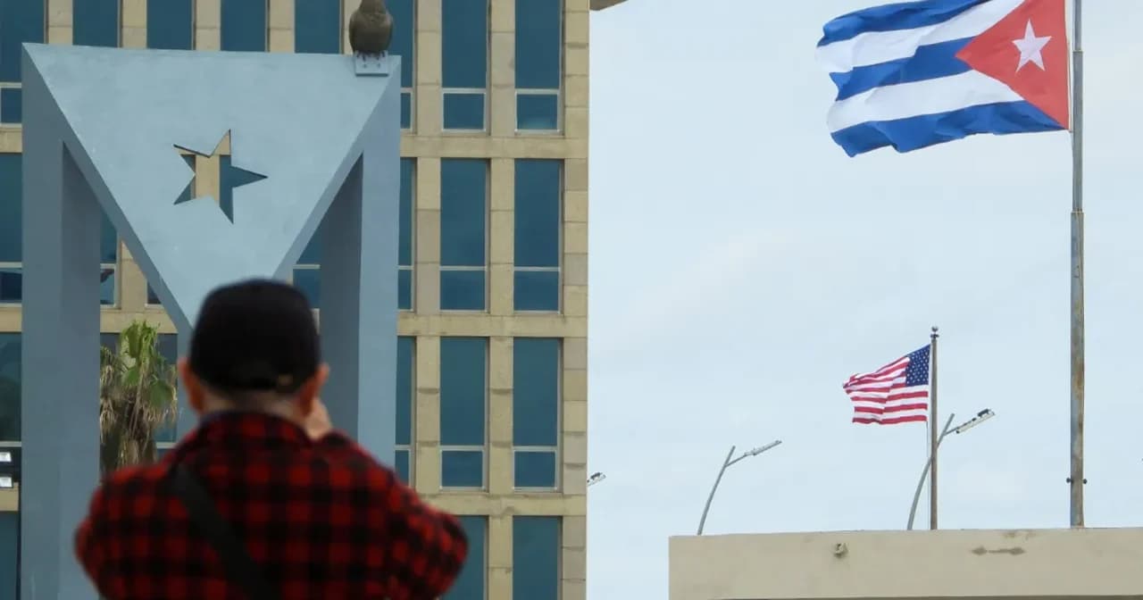 তেল সরবরাহ ইস্যুতে যুক্তরাষ্ট্রের সঙ্গে যোগাযোগে কিউবা- খবরের থাম্বনেইল ফটো