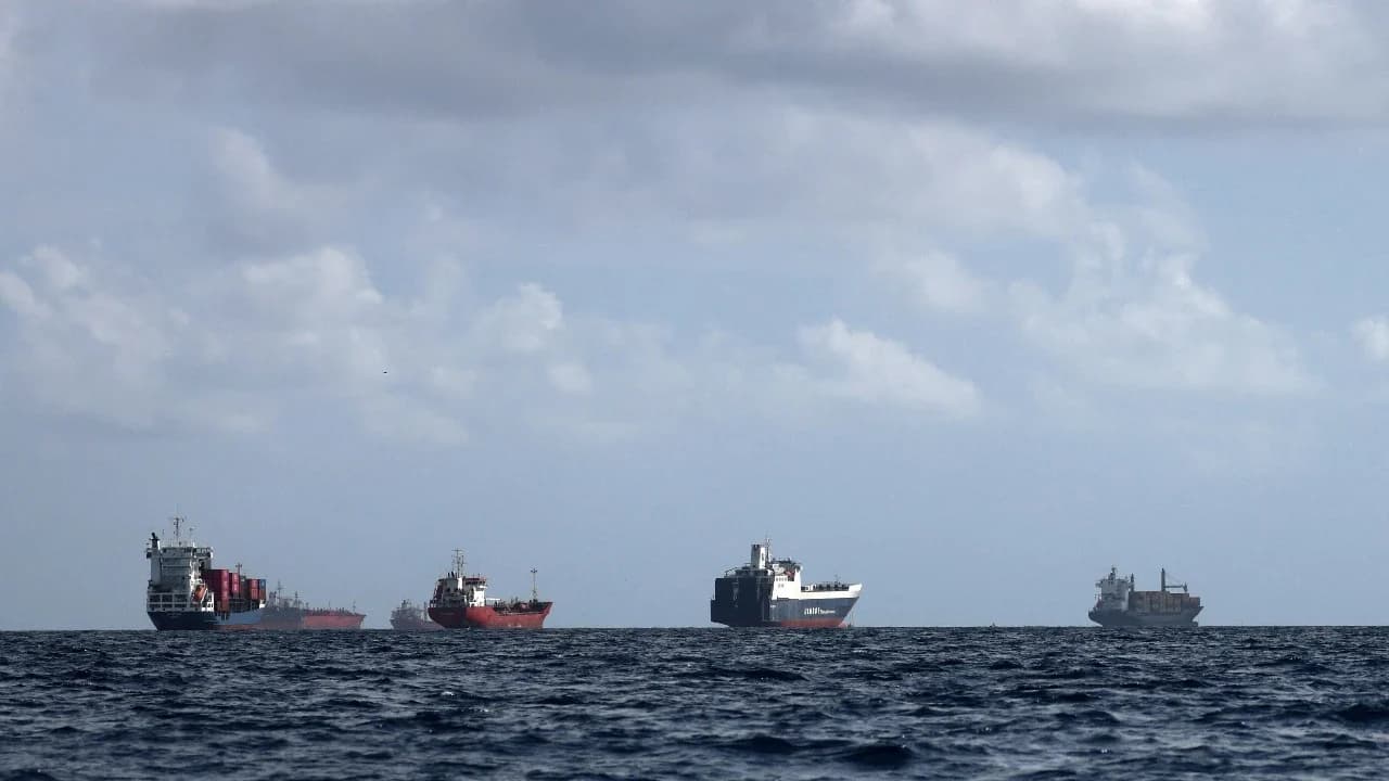 হরমুজ প্রণালিতে নিরাপদ চলাচলের সুযোগ পাচ্ছে বাংলাদেশসহ ৬ দেশ- খবরের থাম্বনেইল ফটো