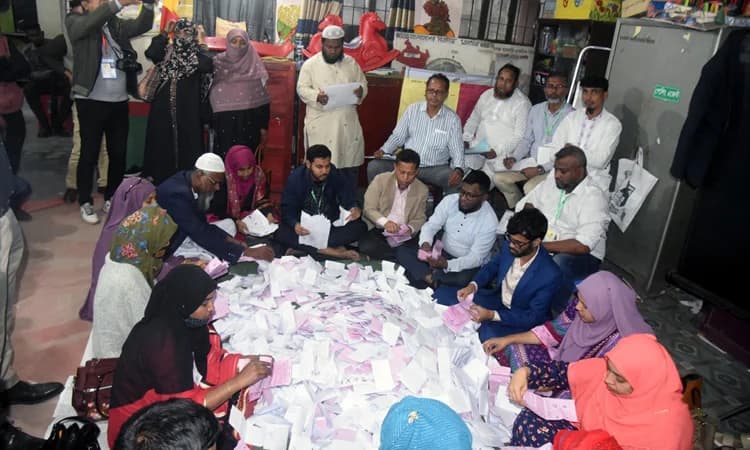 উৎসবমুখর পরিবেশে সারাদেশে ভোটগ্রহণ সম্পন্ন : গণনার প্রস্তুতি চলছে- খবরের থাম্বনেইল ফটো