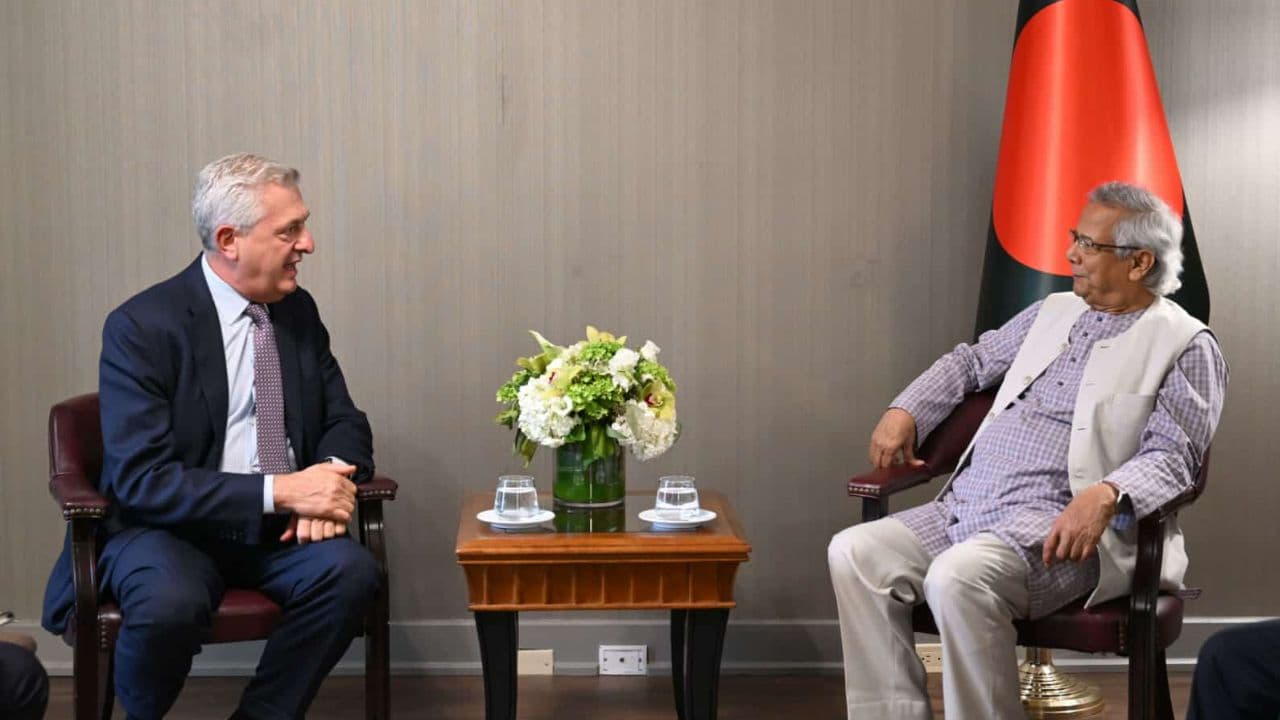 প্রধান উপদেষ্টার সঙ্গে ইউএনএইচসিআর প্রধানের রোহিঙ্গা সংকট নিয়ে আলোচনা- খবরটির স্থিরচিত্র