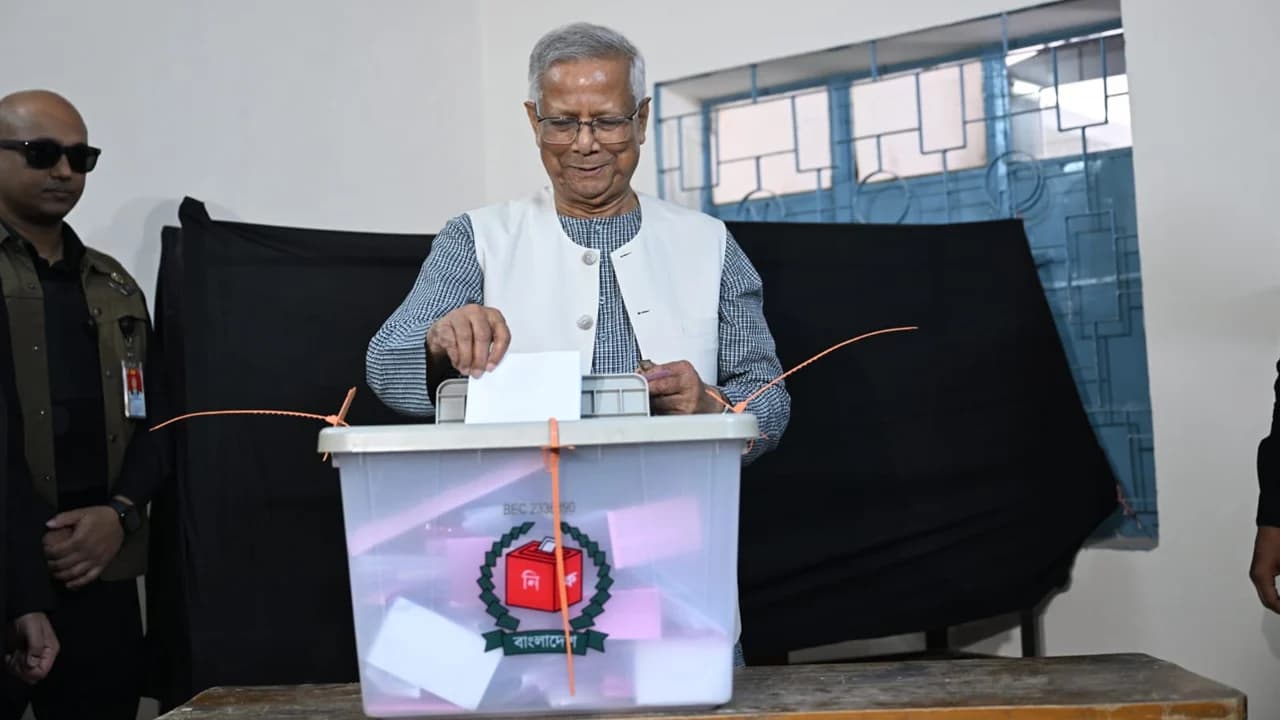 ত্রয়োদশ সংসদ নির্বাচন ও গণভোটে ভোট দিয়েছেন প্রধান উপদেষ্টা প্রফেসর ড. মুহাম্মদ ইউনূস- খবরের থাম্বনেইল ফটো