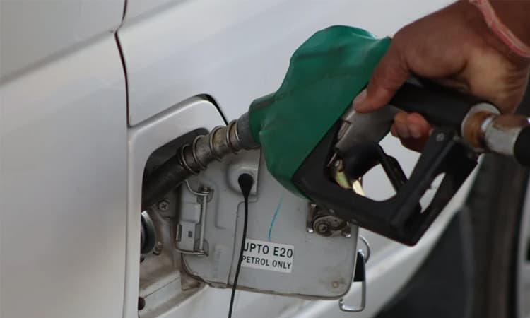 সারা দেশে অবৈধ মজুদকৃত ৩,৭২,৩৮৮ লিটার জ্বালানি তেল উদ্ধার- খবরের থাম্বনেইল ফটো