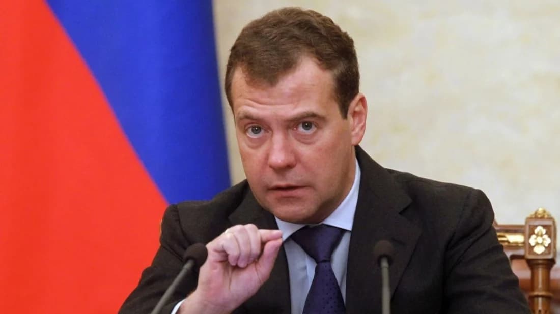 ইরানে ‘পারমাণবিক’ হামলার সম্ভাবনা অনিবার্য: দিমিত্রি মেদভেদেভ- খবরের থাম্বনেইল ফটো