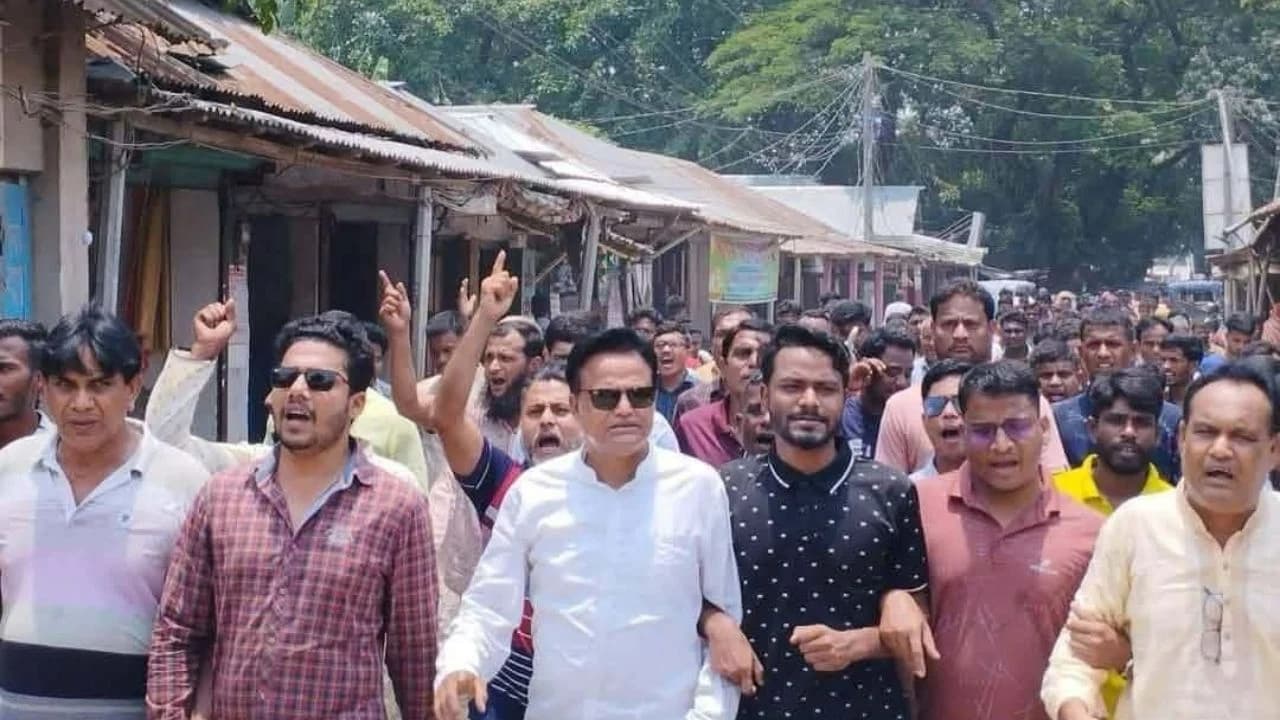 ফুলছড়িতে নিষিদ্ধ আওয়ামী লীগের কার্যক্রম, জনমনে প্রশ্ন- খবরের থাম্বনেইল ফটো