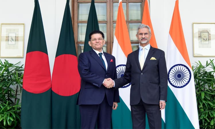 হাসিনা ও কামালকে ফেরত চায় বাংলাদেশ- খবরের থাম্বনেইল ফটো