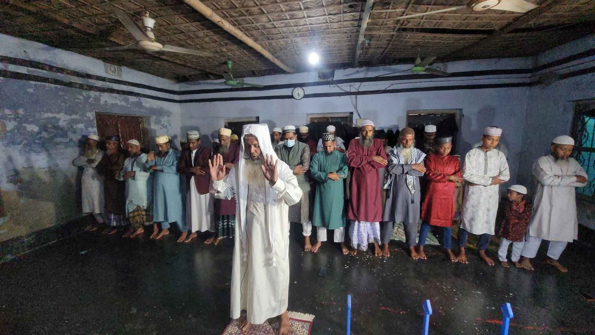 বগুড়ায় তিন উপজেলায় ৩টি ঈদ জামাত অনুষ্ঠিত- খবরের থাম্বনেইল ফটো