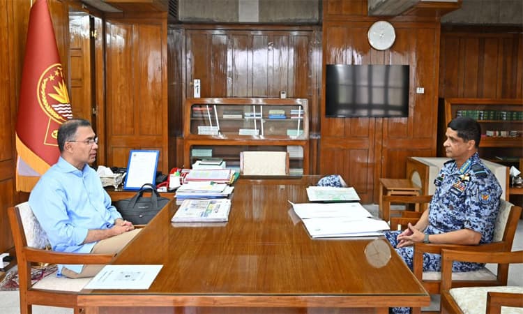 প্রধানমন্ত্রীর সঙ্গে বিমান বাহিনী প্রধানের সৌজন্য সাক্ষাৎ- খবরের থাম্বনেইল ফটো