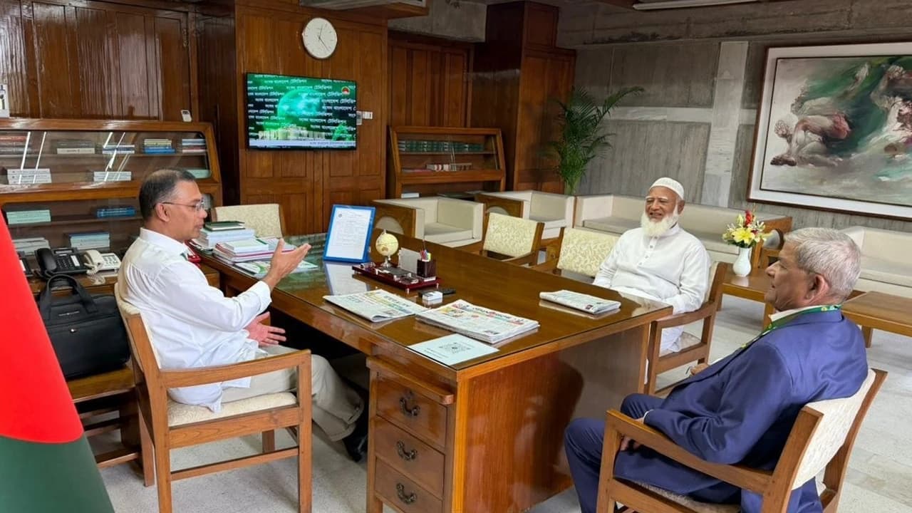 প্রধানমন্ত্রীর সঙ্গে বিরোধীদলীয় নেতার সৌজন্য সাক্ষাৎ- খবরের থাম্বনেইল ফটো