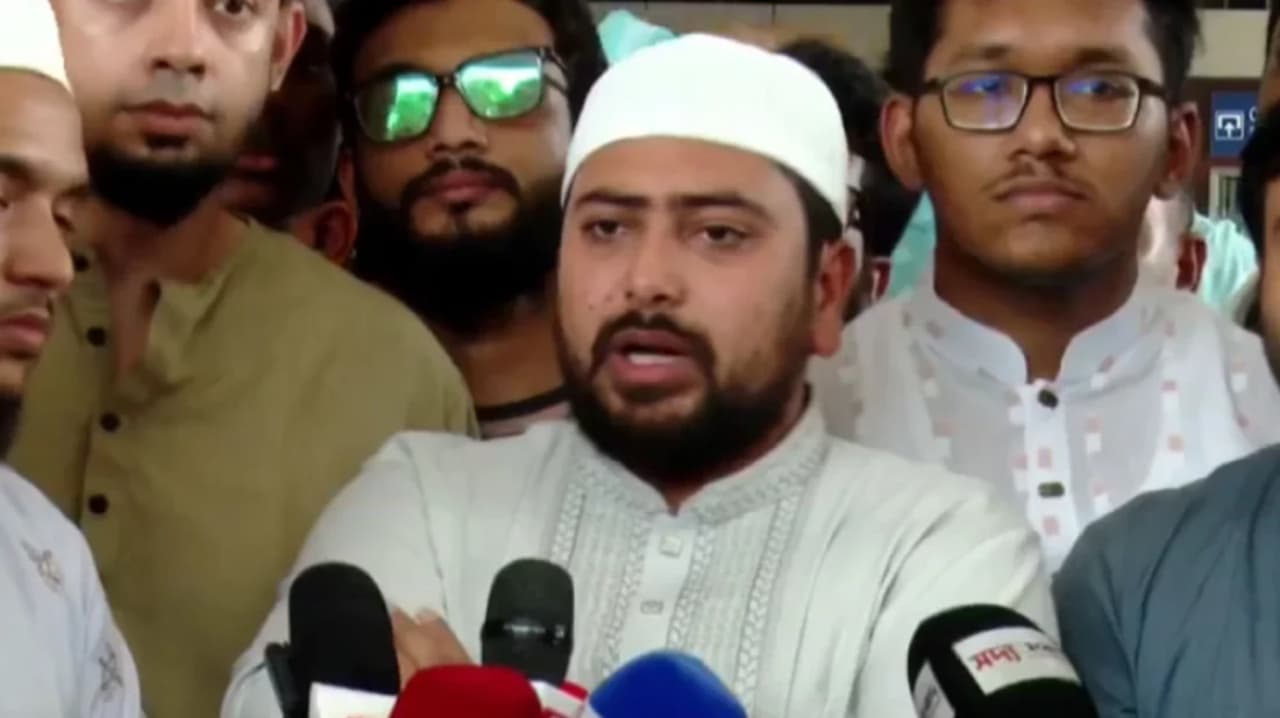 ড. ইউনূসের রাজপথে আন্দোলনে নামা উচিত: নাহিদ ইসলাম- খবরের থাম্বনেইল ফটো