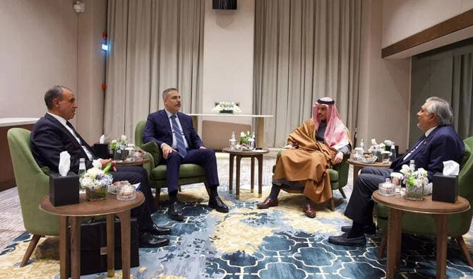 যুদ্ধ থামাতে ইসলামাবাদে বৈঠক বসছে তুরস্ক-সৌদিসহ ৪ দেশ- খবরের থাম্বনেইল ফটো