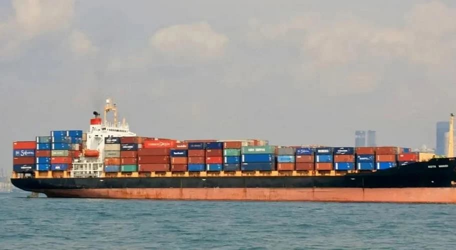 হরমুজ প্রণালি অতিক্রম করে আড়াই লাখ টন এলএনজিসহ চট্টগ্রাম বন্দরে ১৫ জাহাজ- খবরের থাম্বনেইল ফটো