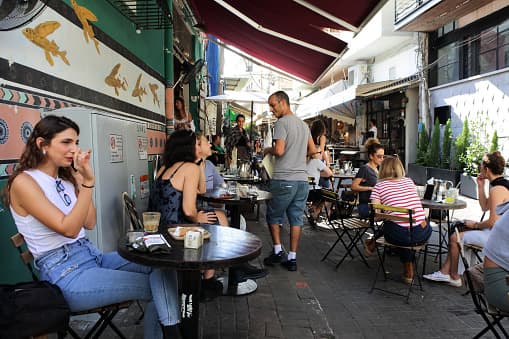 ইসরায়েলিদের সাইরেনের সুযোগে দোকান-রেস্তোরাঁর বিল না দেওয়ার প্রতারণা- খবরের থাম্বনেইল ফটো