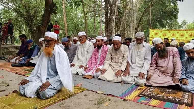 জামালপুরে ২০ গ্রামে আজ ঈদ- খবরের থাম্বনেইল ফটো