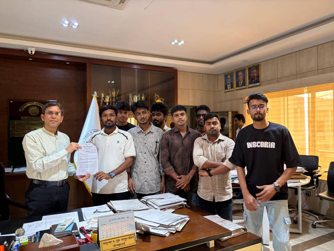 যবিপ্রবিতে সড়ক নির্মাণে অনিয়মের অভিযোগে উপাচার্য বরাবর স্মারকলিপি- খবরটির স্থিরচিত্র