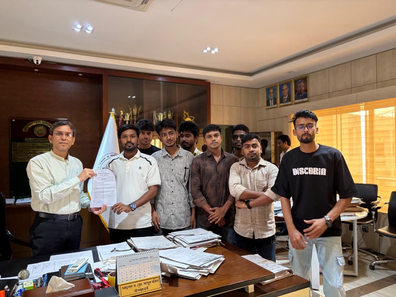 যবিপ্রবিতে সড়ক নির্মাণে অনিয়মের অভিযোগে উপাচার্য বরাবর স্মারকলিপি- খবরের ইমেজ Image