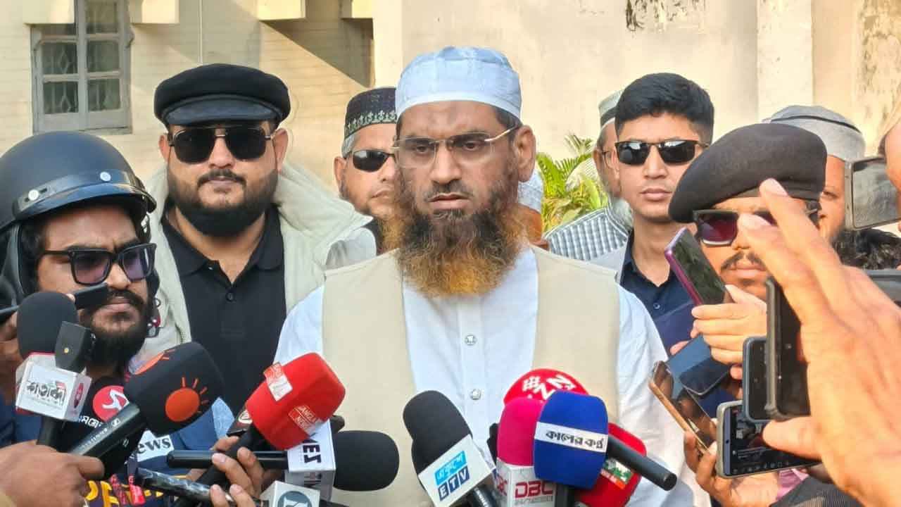 তিন কেন্দ্রের ফলাফলে ঢাকা-১৩ আসনে এগিয়ে মামুনুল হক- খবরের থাম্বনেইল ফটো