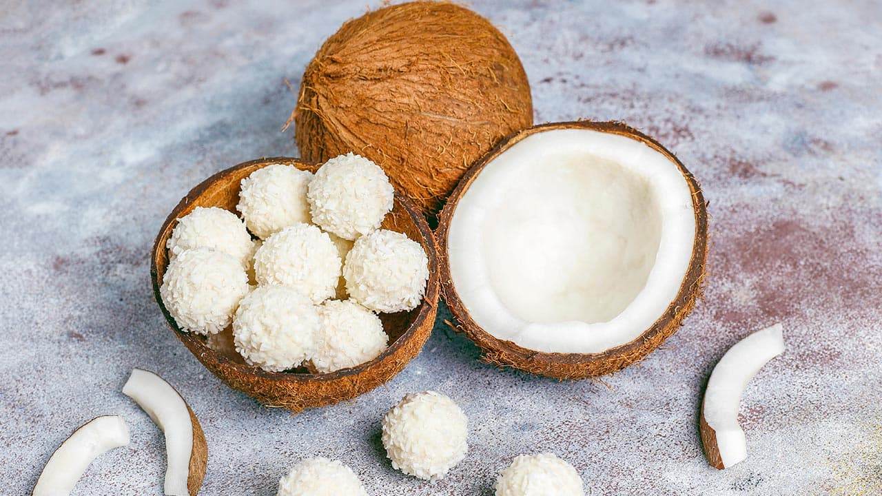 নারিকেলের সাদা নাড়ু তৈরির রেসিপি জেনে নিন- খবরের থাম্বনেইল ফটো