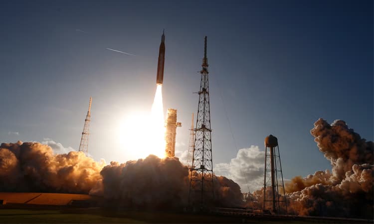 চাঁদের পথে নাসার ঐতিহাসিক মহাকাশযাত্রা শুরু- খবরের থাম্বনেইল ফটো